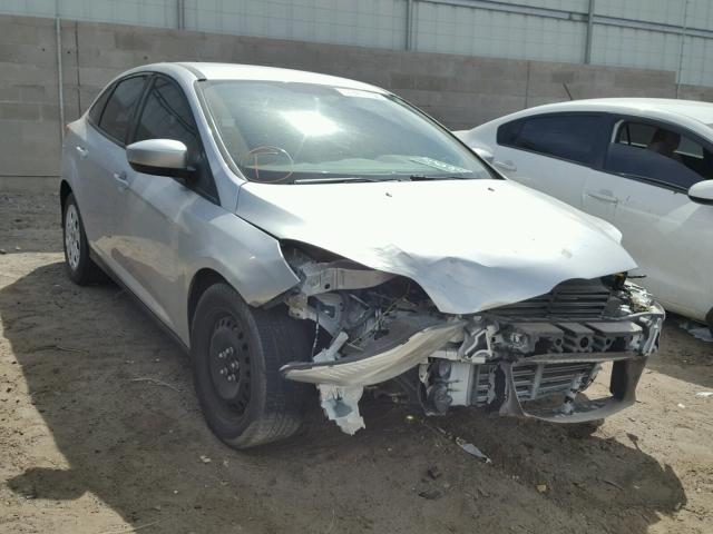 1FAHP3F22CL456163 - 2012 FORD FOCUS SE SILVER photo 1