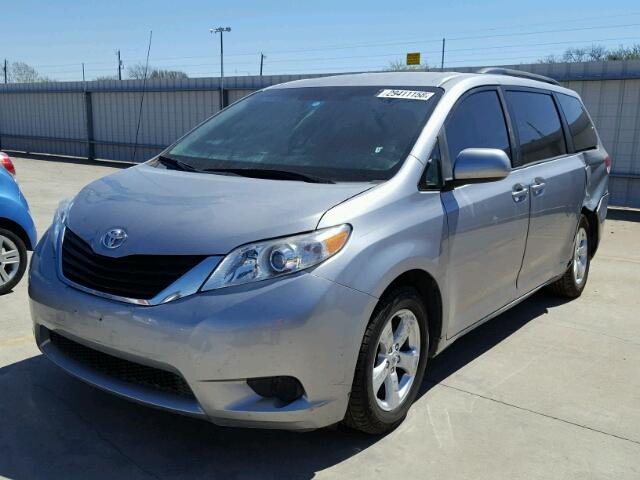 5TDKK3DC6CS274684 - 2012 TOYOTA SIENNA LE SILVER photo 2