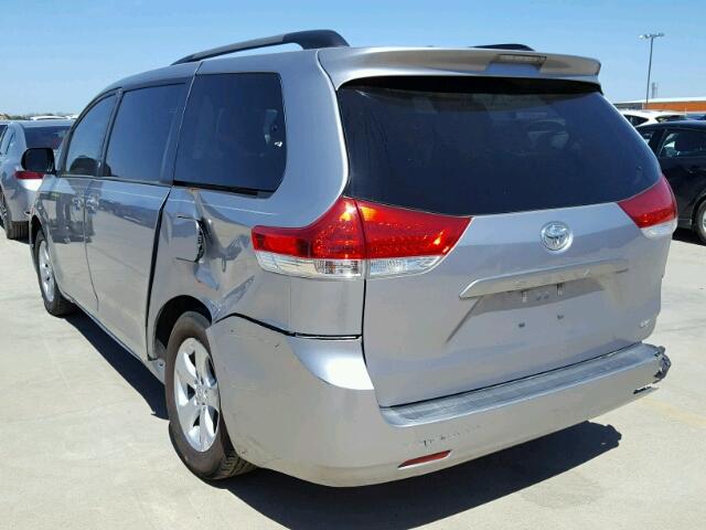 5TDKK3DC6CS274684 - 2012 TOYOTA SIENNA LE SILVER photo 3