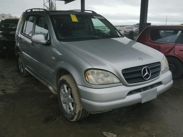 4JGAB72E6XA141008 - 1999 MERCEDES-BENZ ML 430 银色 照片 1