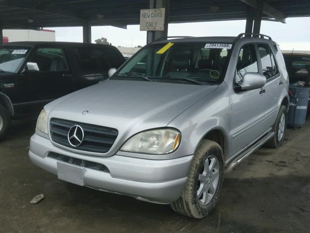 4JGAB72E6XA141008 - 1999 MERCEDES-BENZ ML 430 银色 照片 2