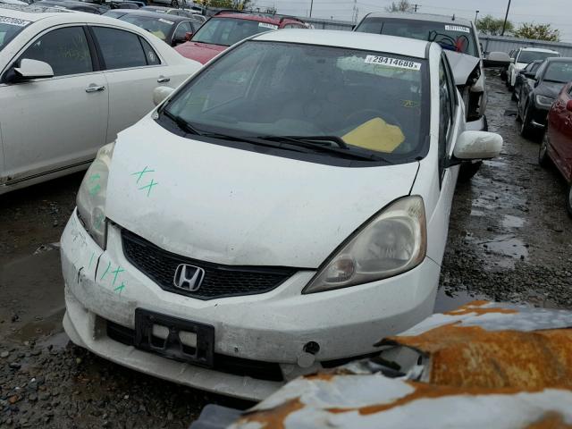 JHMGE8H52BC005554 - 2011 HONDA FIT SPORT WHITE photo 2