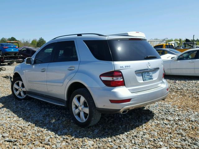 4JGBB86E09A527270 - 2009 MERCEDES-BENZ ML 350 SILVER photo 3