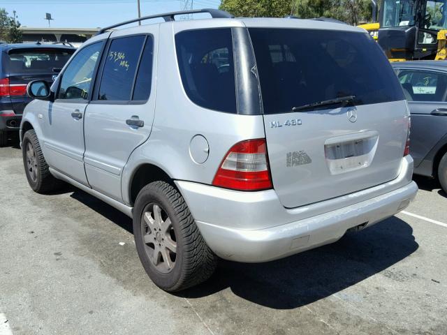 4JGAB72E11A259488 - 2001 MERCEDES-BENZ ML 430 SILVER photo 3