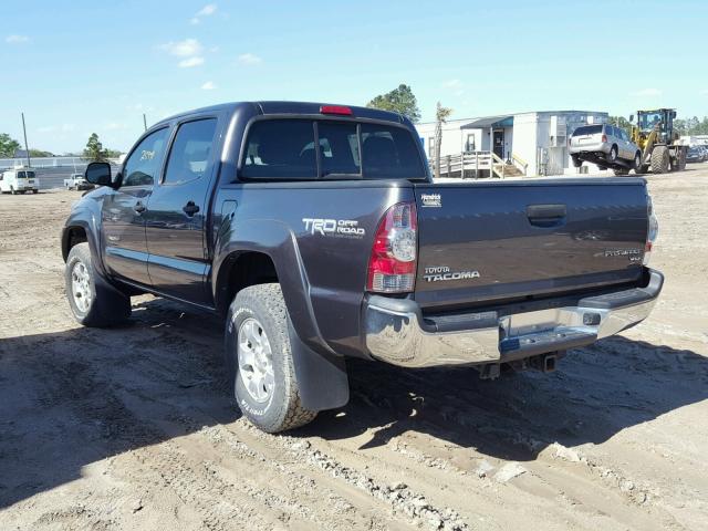 5TFJU4GN3DX046209 - 2013 TOYOTA TACOMA DOU GRAY photo 3