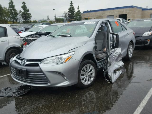 4T1BF1FK0FU047466 - 2015 TOYOTA CAMRY LE SILVER photo 2