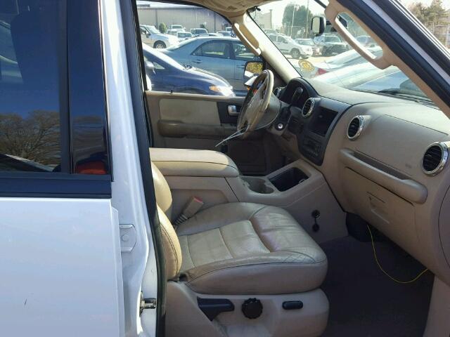 1FMFU18L43LC54926 - 2003 FORD EXPEDITION WHITE photo 5