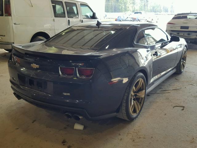 2G1FL1EP1D9806821 - 2013 CHEVROLET CAMARO ZL1 蓝色 照片 4