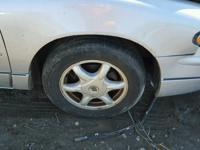 2G4WB55K421164575 - 2002 BUICK REGAL LS 银色 照片 9