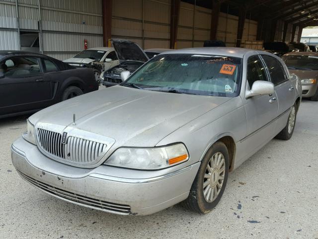 1LNHM81WX3Y624835 - 2003 LINCOLN TOWN CAR E SILVER photo 2