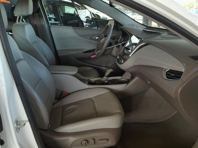 1G1ZH5SX5GF189185 - 2016 CHEVROLET MALIBU PRE WHITE photo 5