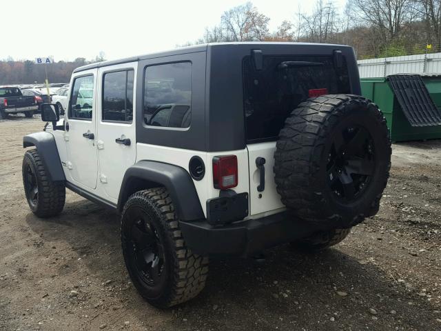 1J4HA6H15AL103506 - 2010 JEEP WRANGLER U WHITE photo 3