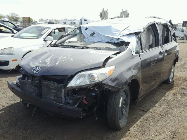 5TDKK3DC2CS245568 - 2012 TOYOTA SIENNA LE GRAY photo 2