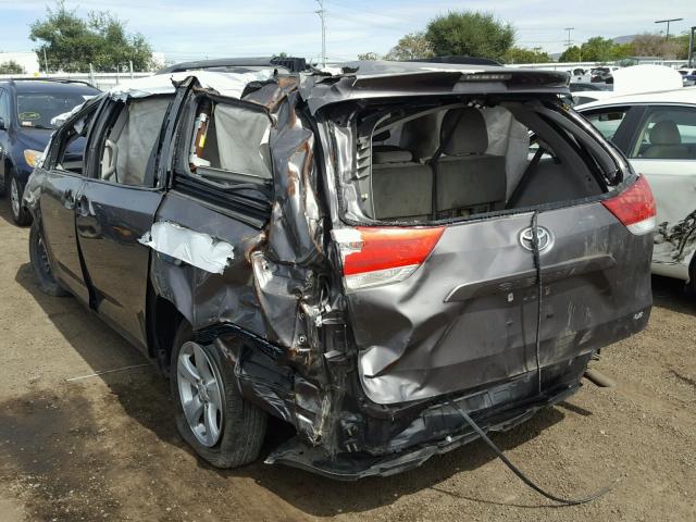 5TDKK3DC2CS245568 - 2012 TOYOTA SIENNA LE GRAY photo 3