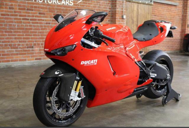 ZDM1ZDFW68B000165 - 2008 DUCATI DESMOSEDIC RED photo 1