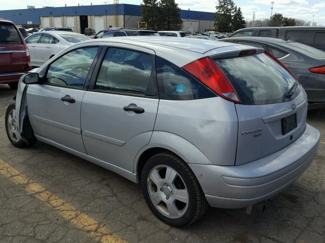 3FAHP37N95R138182 - 2005 FORD FOCUS ZX5 SILVER photo 3