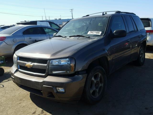 1GNDT13S482123979 - 2008 CHEVROLET TRAILBLAZE GRAY photo 2