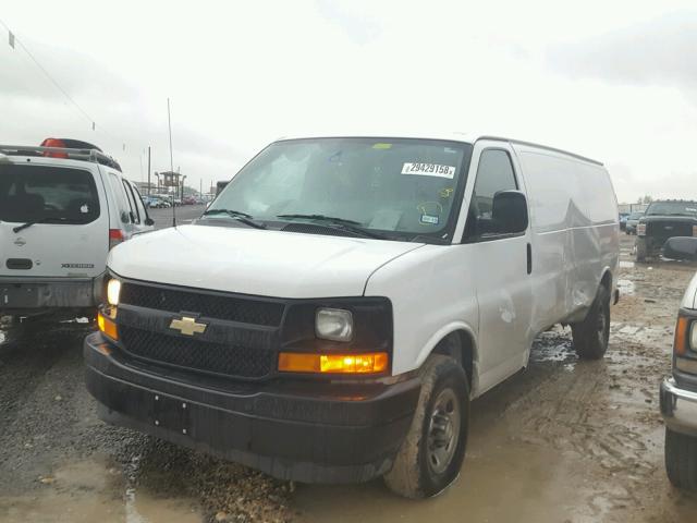 1GCWGBFF7H1239032 - 2017 CHEVROLET EXPRESS G2 WHITE photo 2