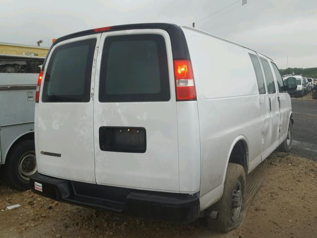 1GCWGBFF7H1239032 - 2017 CHEVROLET EXPRESS G2 WHITE photo 4