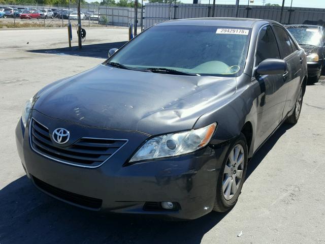 4T1BK46KX9U590857 - 2009 TOYOTA CAMRY SE GRAY photo 2