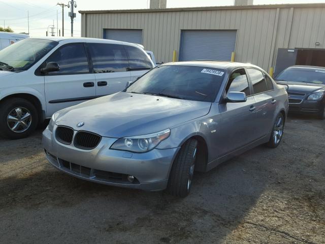 WBANB33595CN65486 - 2005 BMW 545 I GRAY photo 2