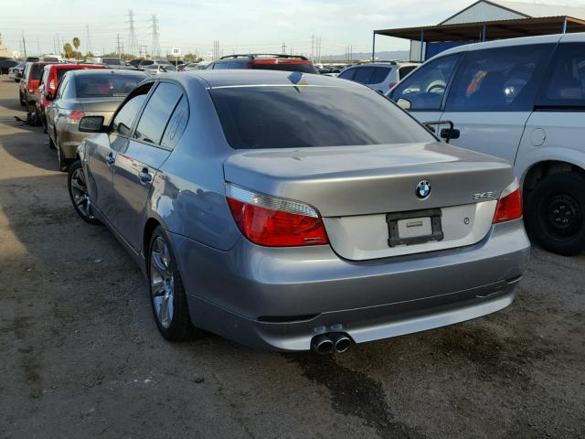 WBANB33595CN65486 - 2005 BMW 545 I GRAY photo 3