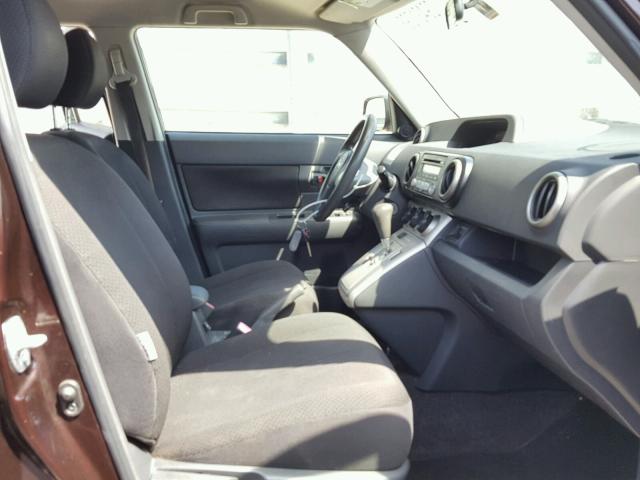 JTLKE50E181008976 - 2008 TOYOTA SCION XB BEIGE photo 5