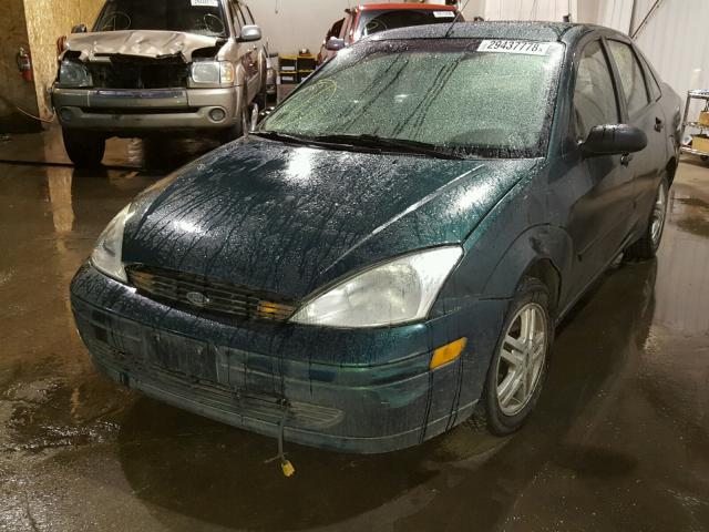 1FAFP34P9YW209914 - 2000 FORD FOCUS SE GREEN photo 2