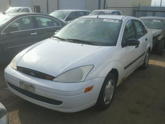 1FAFP33P4YW203410 - 2000 FORD FOCUS LX WHITE photo 2