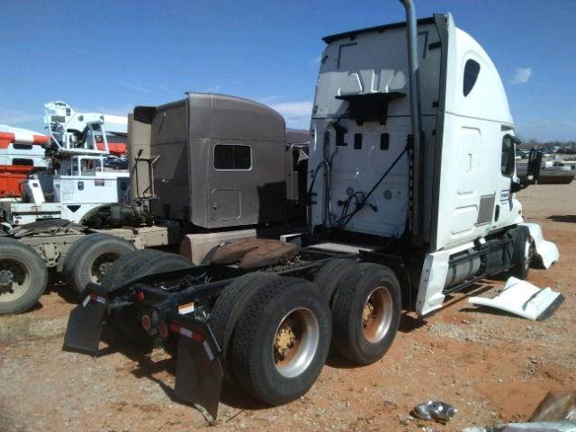 3AKJGLD59GSHM2154 - 2016 FREIGHTLINER CASCADIA 1 WHITE photo 4