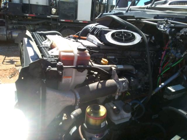 3AKJGLD59GSHM2154 - 2016 FREIGHTLINER CASCADIA 1 WHITE photo 7