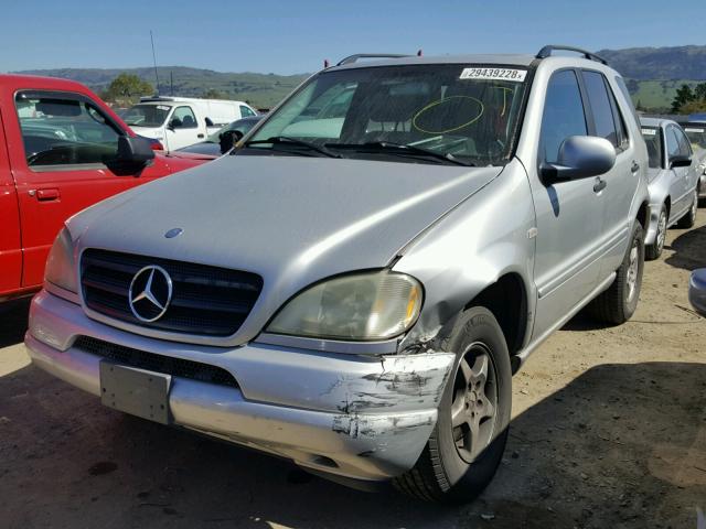 4JGAB54E5YA153640 - 2000 MERCEDES-BENZ ML 320 SILVER photo 2