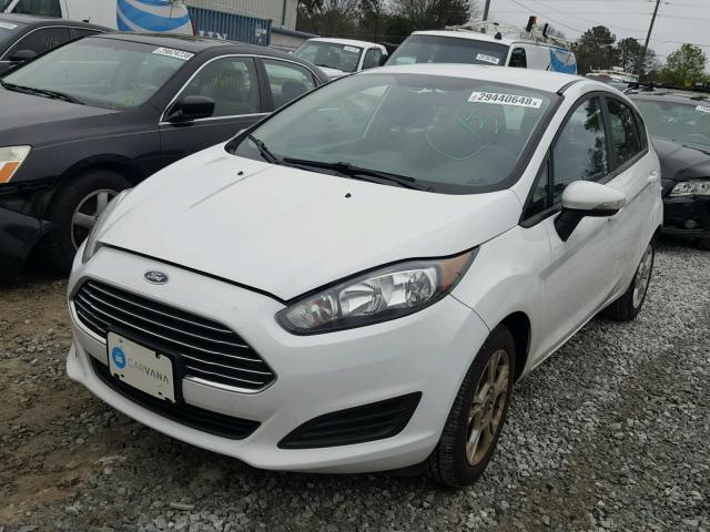 3FADP4EJ6FM179677 - 2015 FORD FIESTA SE WHITE photo 2