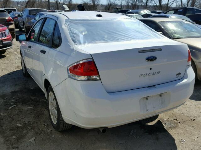 1FAHP34N88W135912 - 2008 FORD FOCUS S/SE WHITE photo 3