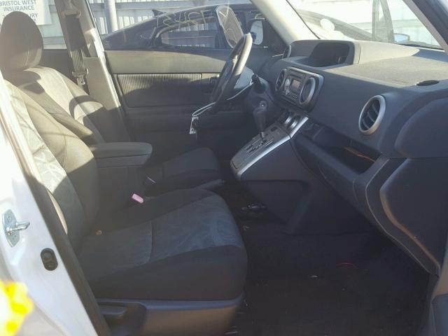 JTLZE4FE0B1135029 - 2011 TOYOTA SCION XB WHITE photo 5