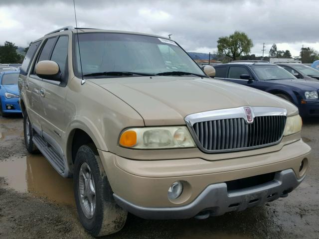 5LMPU28A6XLJ19667 - 1999 LINCOLN NAVIGATOR 金色 照片 1
