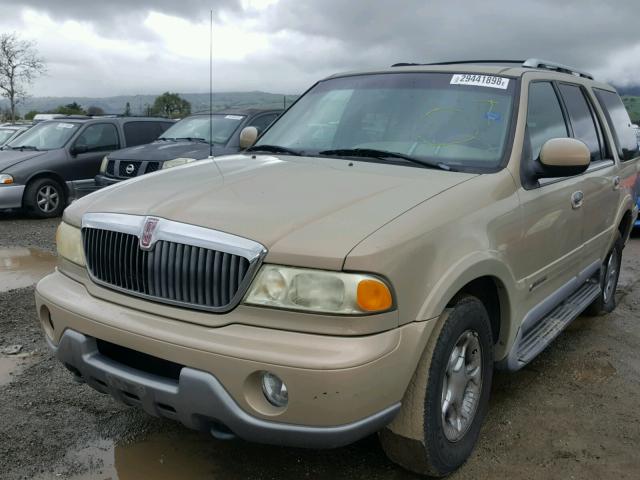 5LMPU28A6XLJ19667 - 1999 LINCOLN NAVIGATOR 金色 照片 2