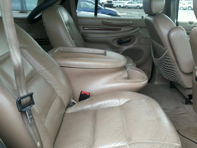 5LMPU28A6XLJ19667 - 1999 LINCOLN NAVIGATOR 金色 照片 6