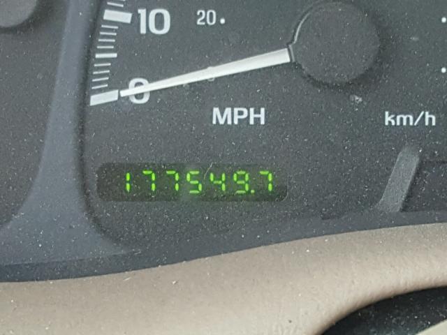 5LMPU28A6XLJ19667 - 1999 LINCOLN NAVIGATOR 金色 照片 8