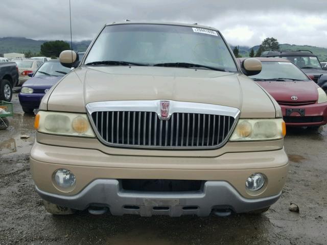 5LMPU28A6XLJ19667 - 1999 LINCOLN NAVIGATOR 金色 照片 9