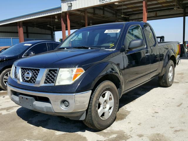 1N6AD06U75C441596 - 2005 NISSAN FRONTIER K BLACK photo 2