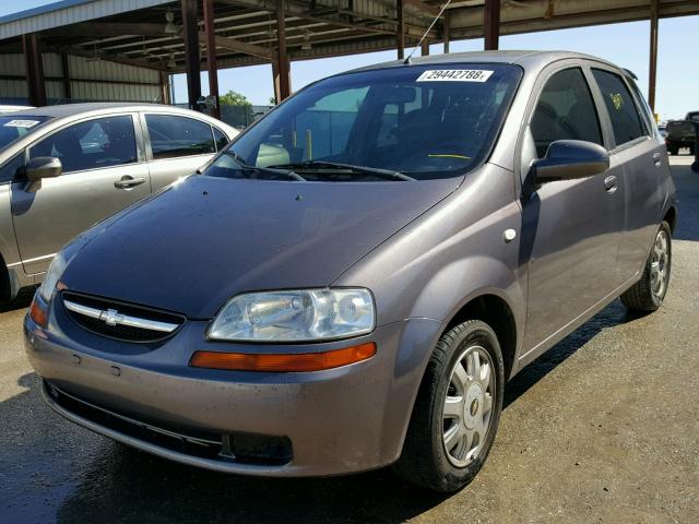 KL1TG626X5B485599 - 2005 CHEVROLET AVEO LT GRAY photo 2