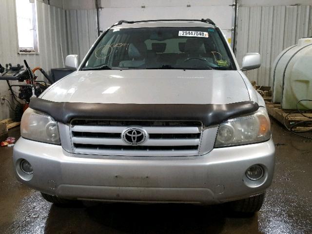 JTEDP21A440033780 - 2004 TOYOTA HIGHLANDER SILVER photo 9