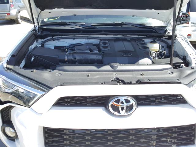 JTEBU5JR1G5400357 - 2016 TOYOTA 4RUNNER SR WHITE photo 7