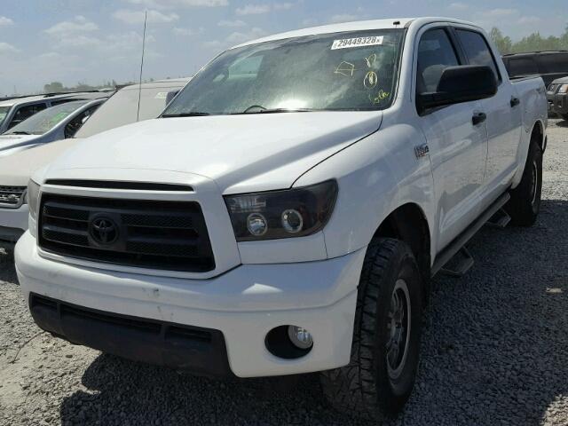 5TFDW5F19AX149481 - 2010 TOYOTA TUNDRA CRE WHITE photo 2