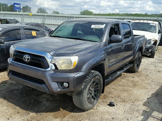 5TFLU4EN4FX120588 - 2015 TOYOTA TACOMA DOU GRAY photo 2