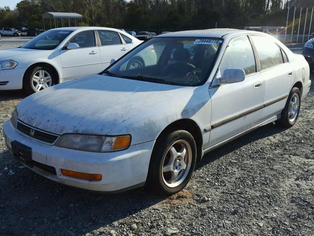 1HGCD5538TA235912 - 1996 HONDA ACCORD LX WHITE photo 2