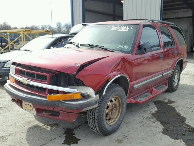 1GNDT13W912146280 - 2001 CHEVROLET BLAZER RED photo 2