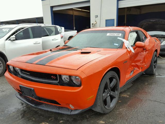 2C3CDYBT5DH736462 - 2013 DODGE CHALLENGER ORANGE photo 2