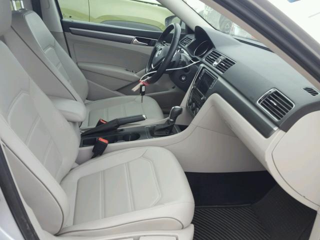 1VWDT7A35HC003851 - 2017 VOLKSWAGEN PASSAT R-L SILVER photo 5